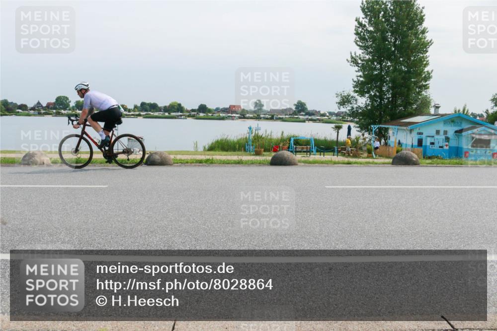 15.06.2025 - 27. Vierlanden-Triathlon H.Heesch http://msf.ph/oto/8028864 15.06.2025 11:25:47 Radfahren 219, 655 meine-sportfotos.de