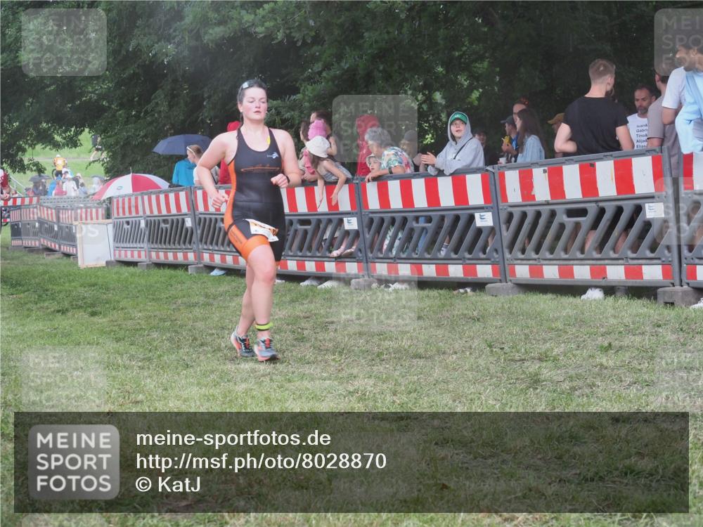 21.06.2025 - 27. Vierlanden-Triathlon KatJ http://msf.ph/oto/8028870 15.06.2025 13:33:41 Ziel 148, 210, 1076 meine-sportfotos.de
