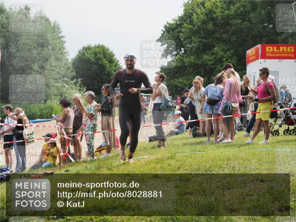 15.06.2025 - 27. Vierlanden-Triathlon KatJ http://msf.ph/oto/8028881 15.06.2025 11:04:06 Schwimmen 663, 729, 754 meine-sportfotos.de