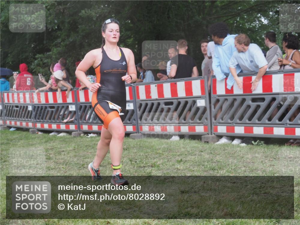 21.06.2025 - 27. Vierlanden-Triathlon KatJ http://msf.ph/oto/8028892 15.06.2025 13:33:42 Ziel 148, 210, 1076 meine-sportfotos.de