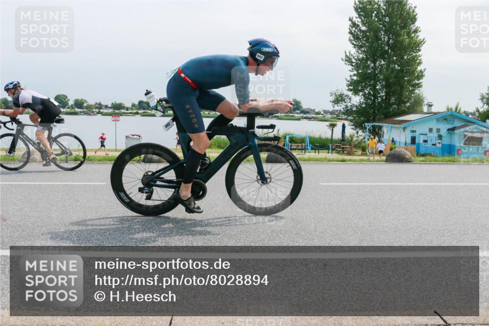 15.06.2025 - 27. Vierlanden-Triathlon H.Heesch http://msf.ph/oto/8028894 15.06.2025 11:26:10 Radfahren 652, 682, 800, 919 meine-sportfotos.de
