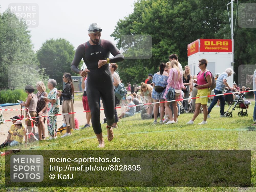 15.06.2025 - 27. Vierlanden-Triathlon KatJ http://msf.ph/oto/8028895 15.06.2025 11:04:07 Schwimmen 663, 729, 754 meine-sportfotos.de