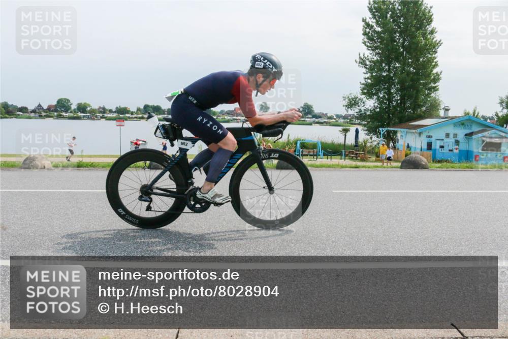 15.06.2025 - 27. Vierlanden-Triathlon H.Heesch http://msf.ph/oto/8028904 15.06.2025 11:26:11 Radfahren 652, 682, 798, 800, 919 meine-sportfotos.de