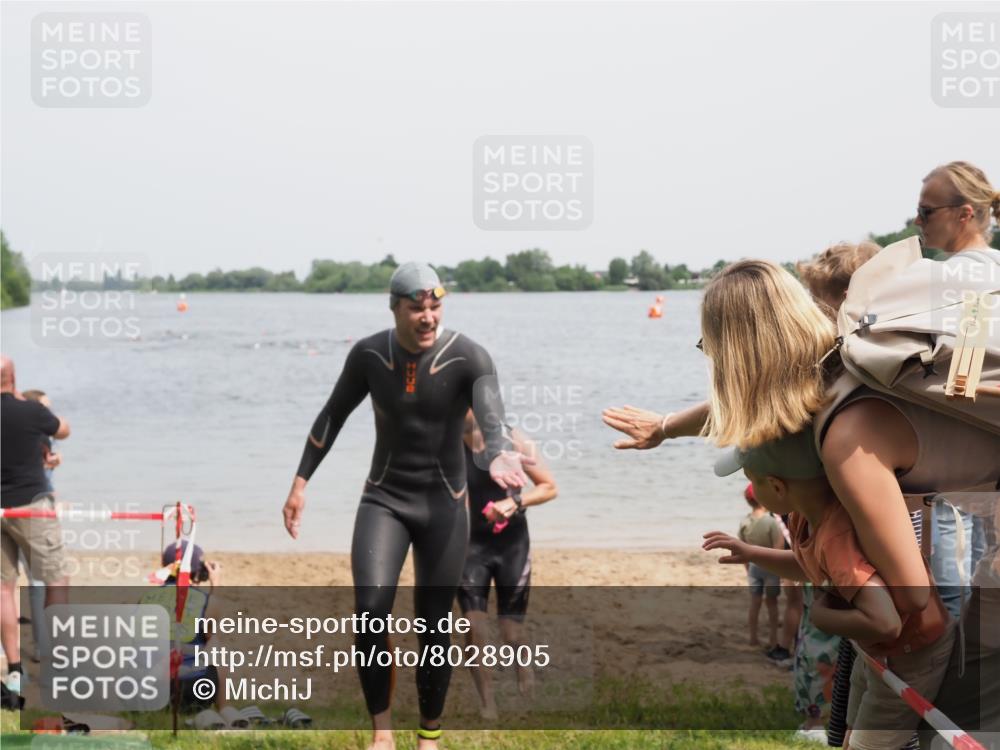 21.06.2025 - 27. Vierlanden-Triathlon MichiJ http://msf.ph/oto/8028905 15.06.2026 10:59:04 Schwimmen 706, 709 meine-sportfotos.de