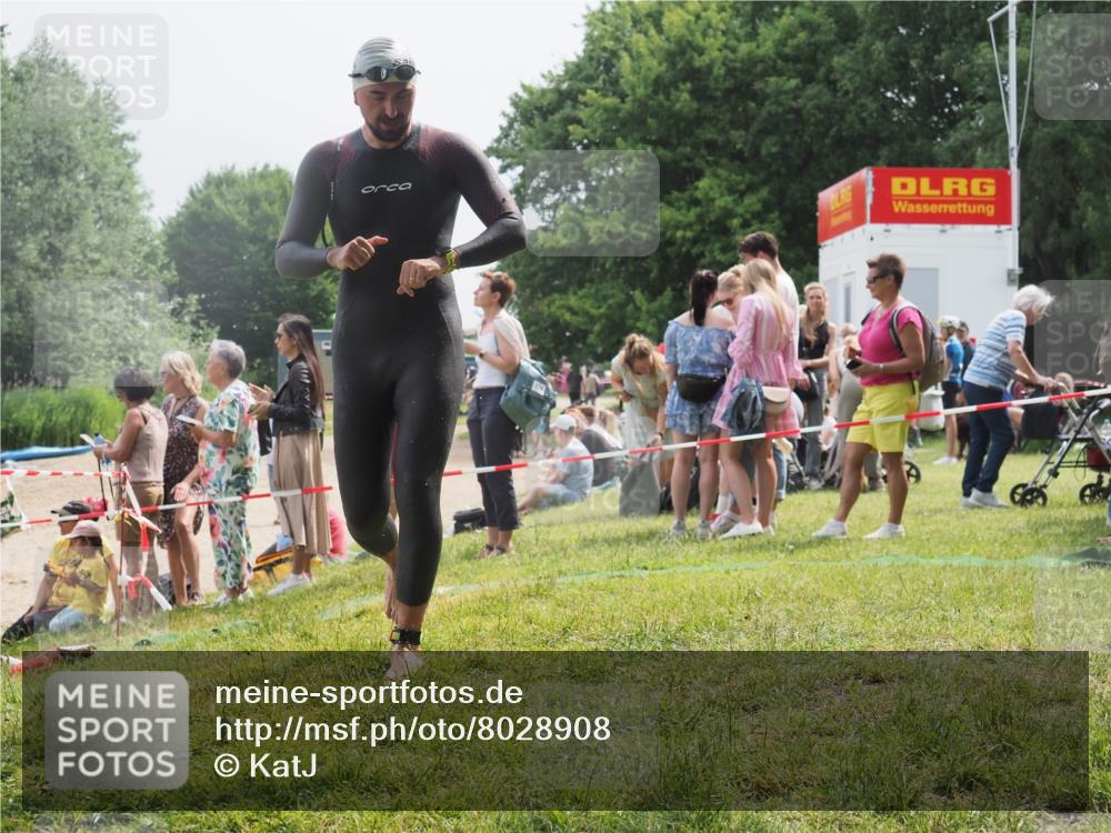 15.06.2025 - 27. Vierlanden-Triathlon KatJ http://msf.ph/oto/8028908 15.06.2025 11:04:07 Schwimmen 663, 729, 754 meine-sportfotos.de