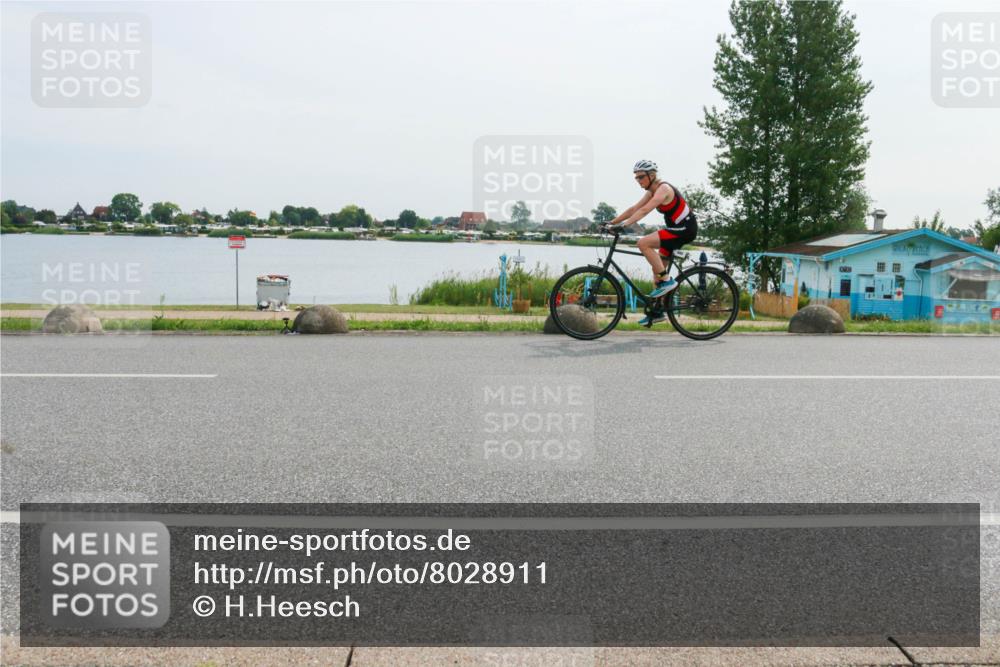 15.06.2025 - 27. Vierlanden-Triathlon H.Heesch http://msf.ph/oto/8028911 15.06.2025 10:29:00 Radfahren 104, 302, 313, 488 meine-sportfotos.de