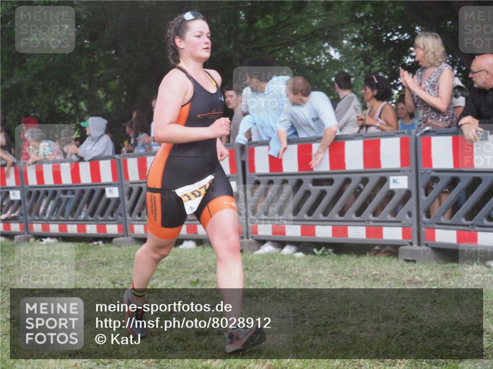 21.06.2025 - 27. Vierlanden-Triathlon KatJ http://msf.ph/oto/8028912 15.06.2025 13:33:42 Ziel 148, 210, 1076 meine-sportfotos.de