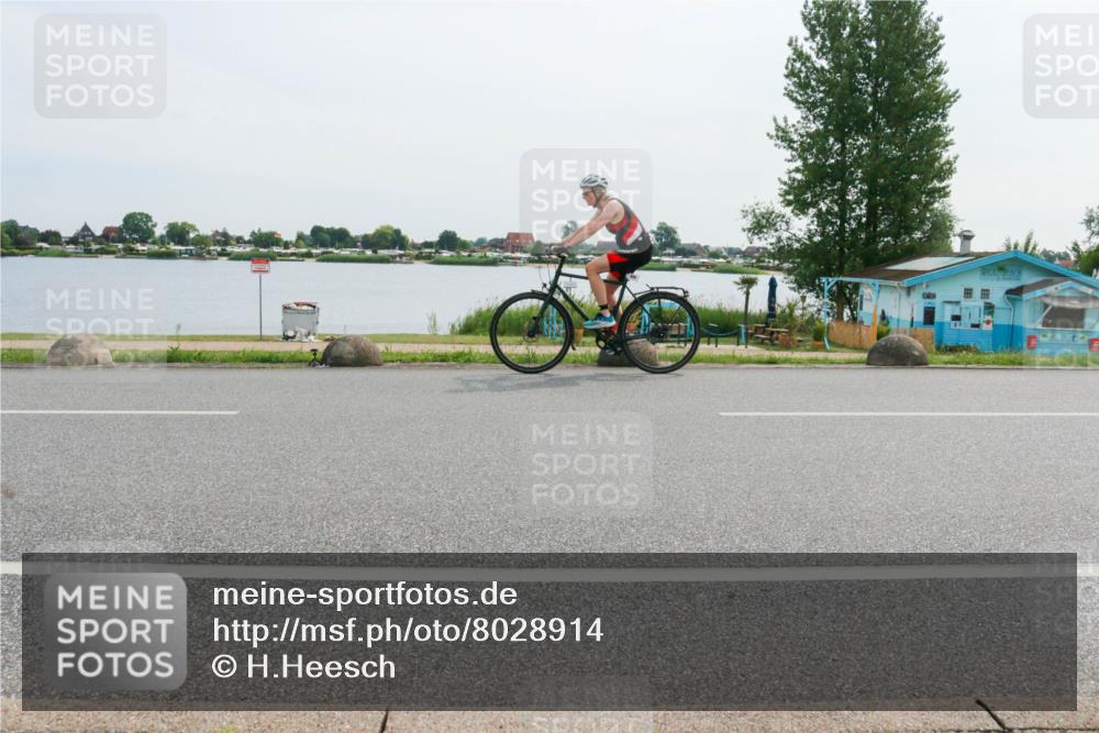 15.06.2025 - 27. Vierlanden-Triathlon H.Heesch http://msf.ph/oto/8028914 15.06.2025 10:29:00 Radfahren 104, 302, 313, 488 meine-sportfotos.de