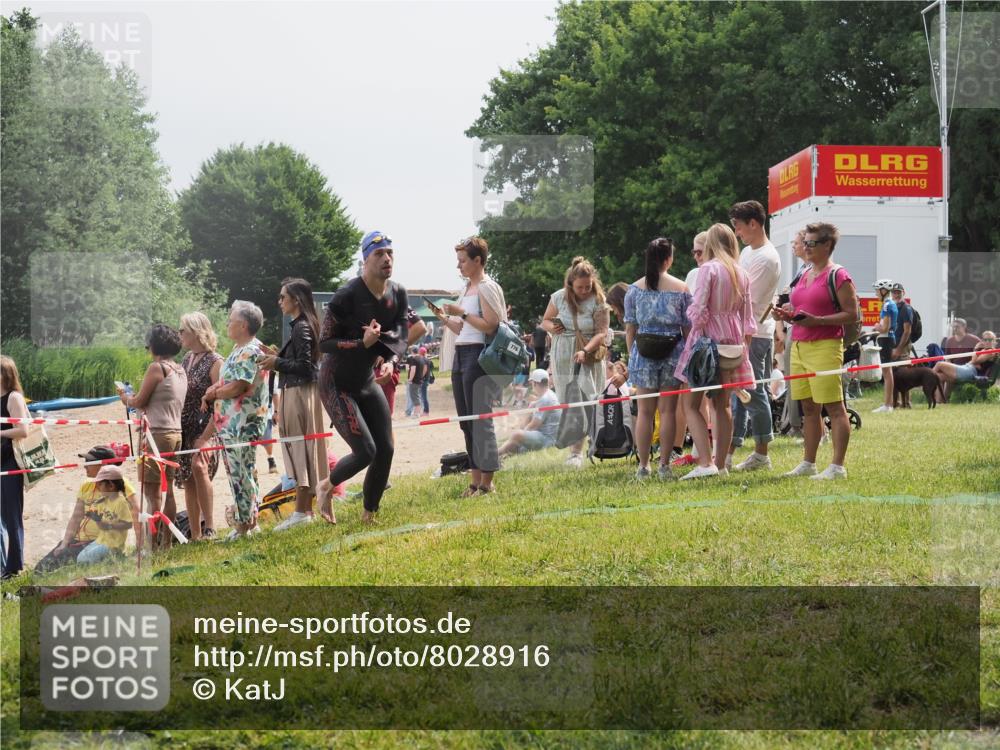 15.06.2025 - 27. Vierlanden-Triathlon KatJ http://msf.ph/oto/8028916 15.06.2025 11:04:09 Schwimmen 663, 729, 754 meine-sportfotos.de