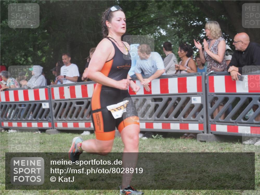 21.06.2025 - 27. Vierlanden-Triathlon KatJ http://msf.ph/oto/8028919 15.06.2025 13:33:42 Ziel 148, 210, 1076 meine-sportfotos.de