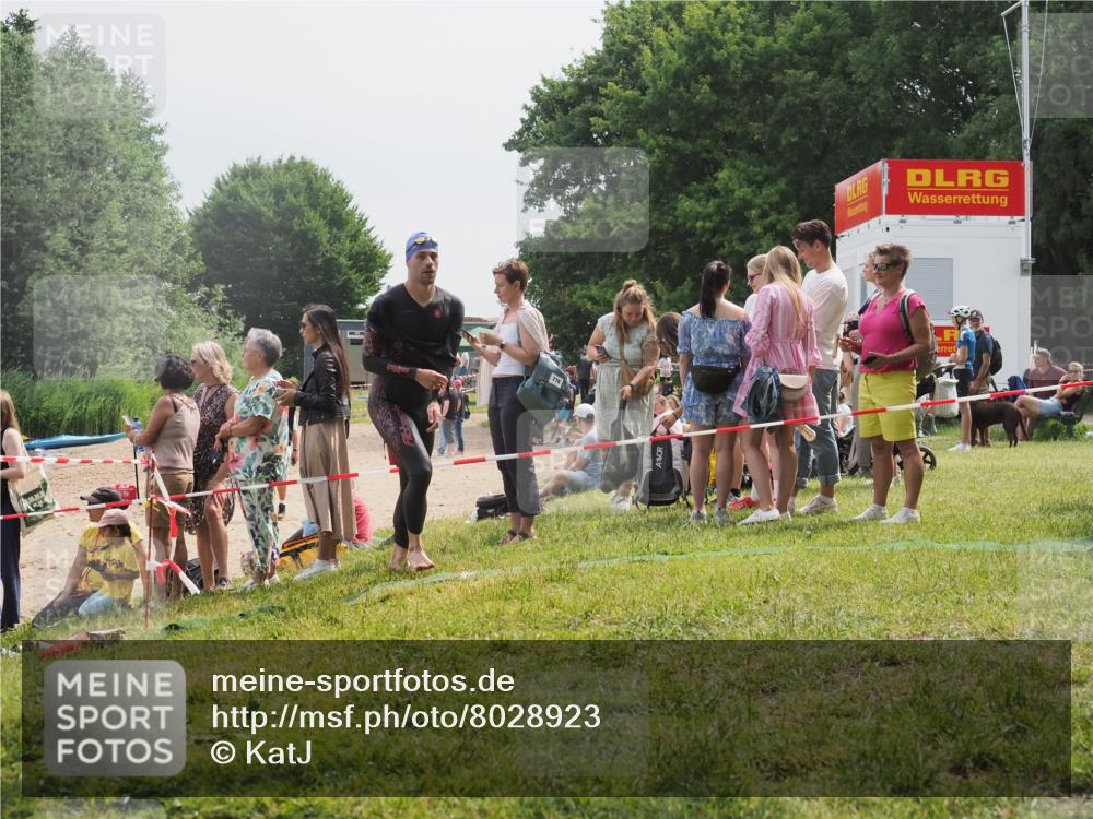 15.06.2025 - 27. Vierlanden-Triathlon KatJ http://msf.ph/oto/8028923 15.06.2025 11:04:09 Schwimmen 663, 729, 754 meine-sportfotos.de