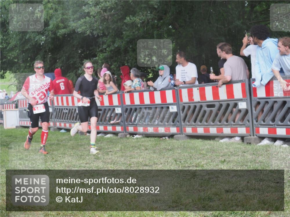 21.06.2025 - 27. Vierlanden-Triathlon KatJ http://msf.ph/oto/8028932 15.06.2025 13:33:44 Ziel 148, 210, 1076 meine-sportfotos.de