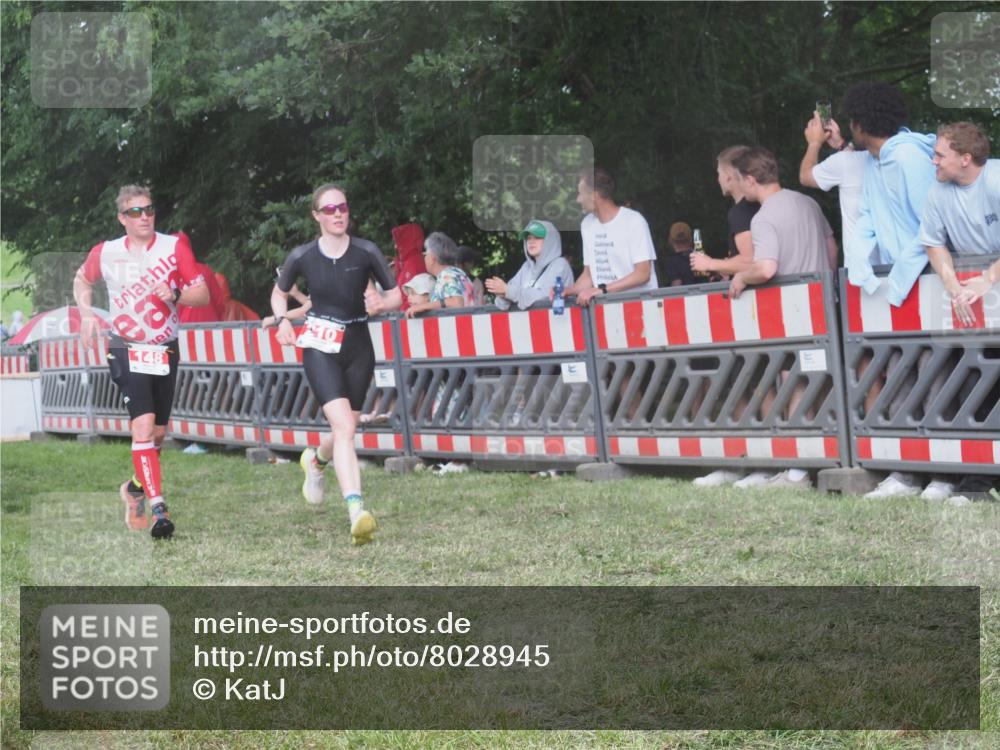 21.06.2025 - 27. Vierlanden-Triathlon KatJ http://msf.ph/oto/8028945 15.06.2025 13:33:44 Ziel 148, 210, 1076 meine-sportfotos.de
