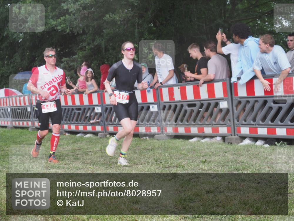 21.06.2025 - 27. Vierlanden-Triathlon KatJ http://msf.ph/oto/8028957 15.06.2025 13:33:45 Ziel 148, 210 meine-sportfotos.de