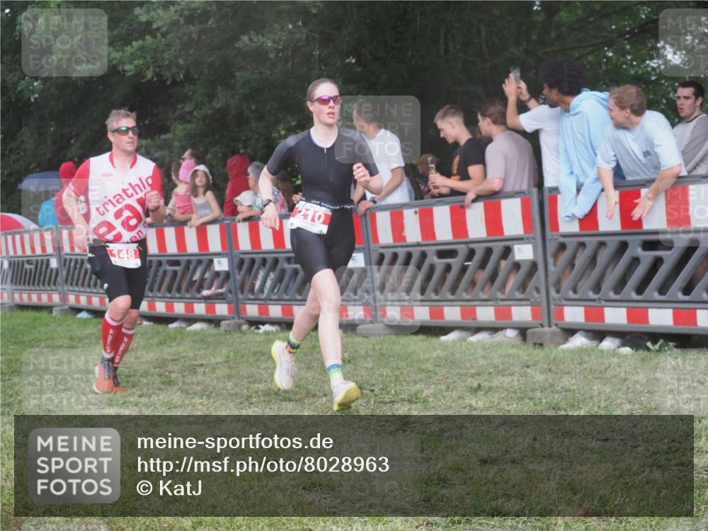 21.06.2025 - 27. Vierlanden-Triathlon KatJ http://msf.ph/oto/8028963 15.06.2025 13:33:45 Ziel 148, 210 meine-sportfotos.de