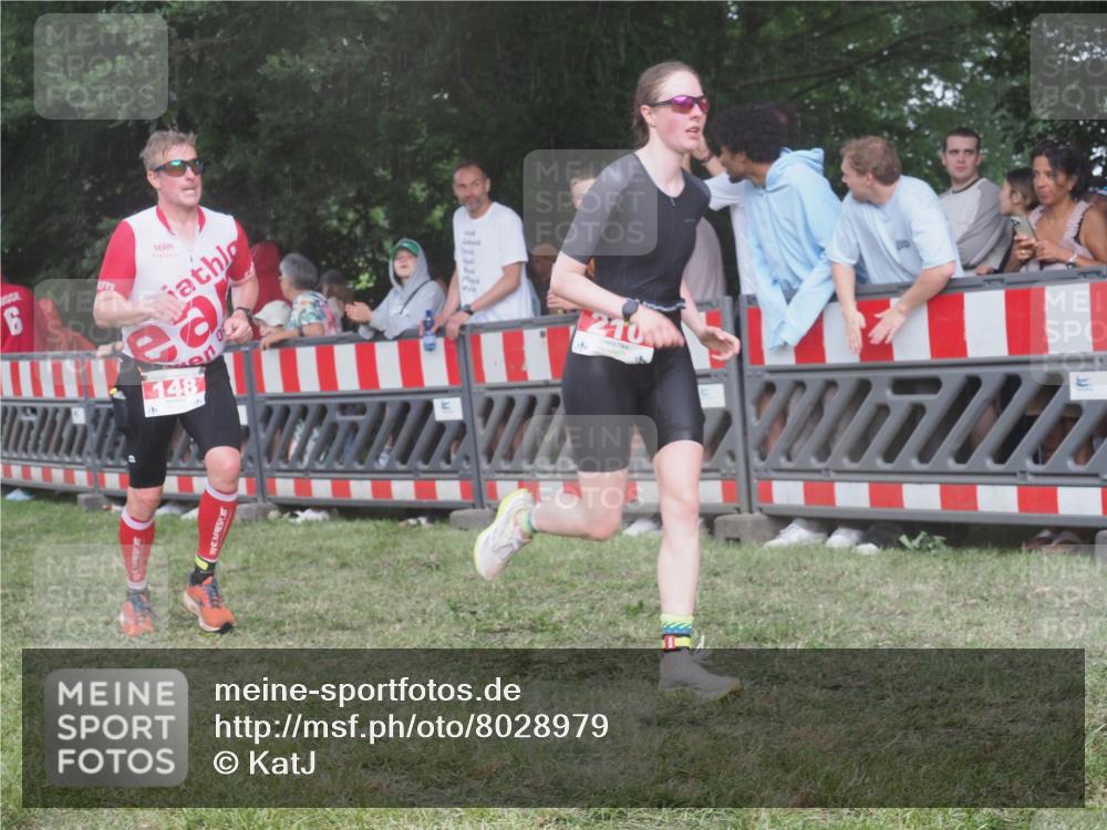 21.06.2025 - 27. Vierlanden-Triathlon KatJ http://msf.ph/oto/8028979 15.06.2025 13:33:45 Ziel 148, 210 meine-sportfotos.de