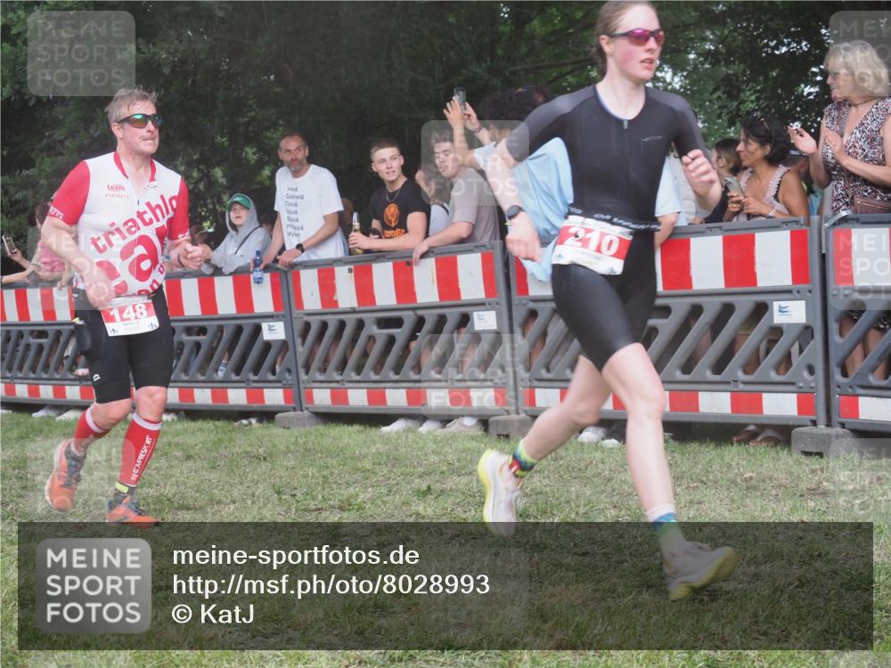 21.06.2025 - 27. Vierlanden-Triathlon KatJ http://msf.ph/oto/8028993 15.06.2025 13:33:45 Ziel 148, 210 meine-sportfotos.de