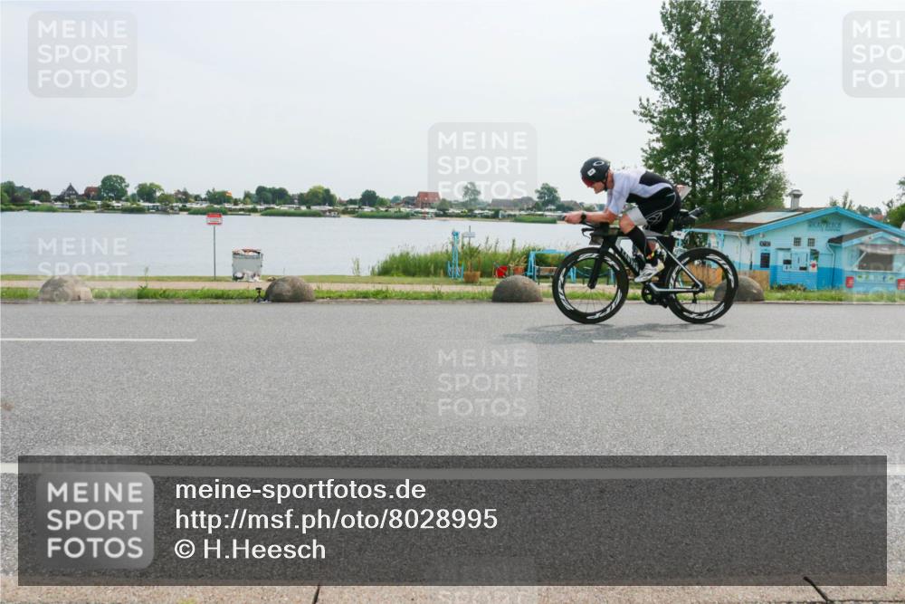 15.06.2025 - 27. Vierlanden-Triathlon H.Heesch http://msf.ph/oto/8028995 15.06.2025 10:29:18 Radfahren 64, 122, 128 meine-sportfotos.de