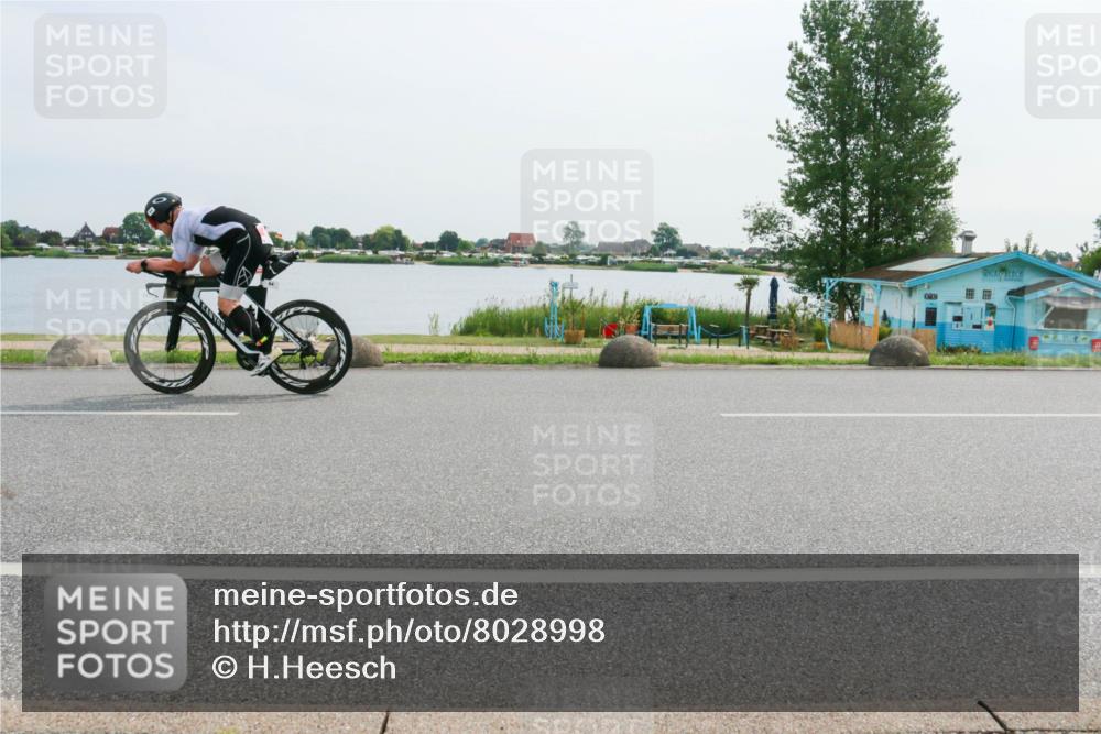 15.06.2025 - 27. Vierlanden-Triathlon H.Heesch http://msf.ph/oto/8028998 15.06.2025 10:29:19 Radfahren 64, 122, 128 meine-sportfotos.de