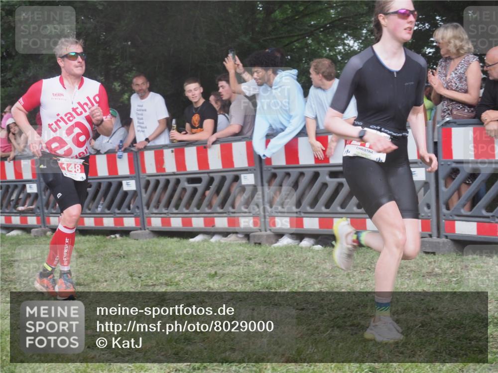 21.06.2025 - 27. Vierlanden-Triathlon KatJ http://msf.ph/oto/8029000 15.06.2025 13:33:46 Ziel 148, 210 meine-sportfotos.de