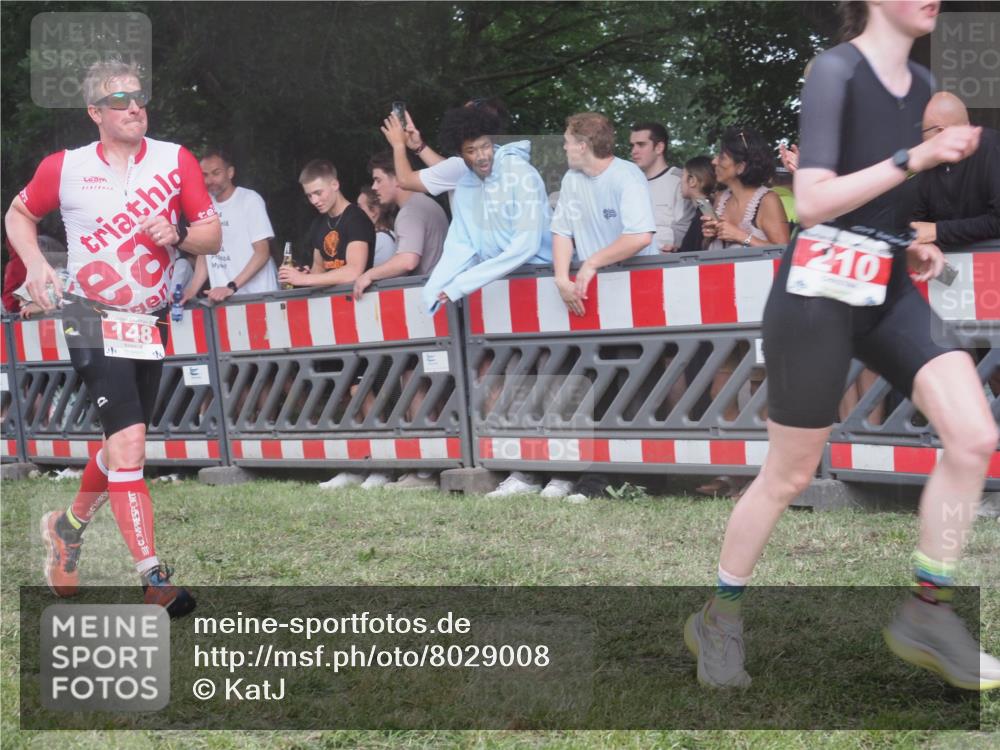 21.06.2025 - 27. Vierlanden-Triathlon KatJ http://msf.ph/oto/8029008 15.06.2025 13:33:46 Ziel 148, 210 meine-sportfotos.de