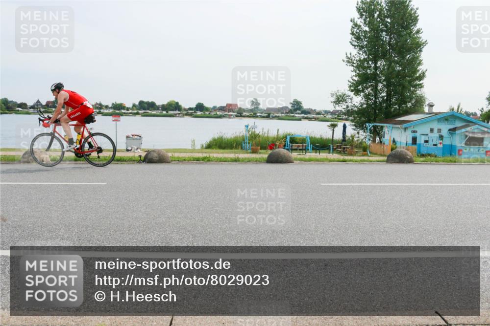 15.06.2025 - 27. Vierlanden-Triathlon H.Heesch http://msf.ph/oto/8029023 15.06.2025 10:29:22 Radfahren 16, 64, 629 meine-sportfotos.de