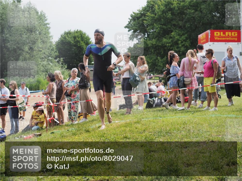 15.06.2025 - 27. Vierlanden-Triathlon KatJ http://msf.ph/oto/8029047 15.06.2025 11:04:17 Schwimmen 658, 663, 763 meine-sportfotos.de