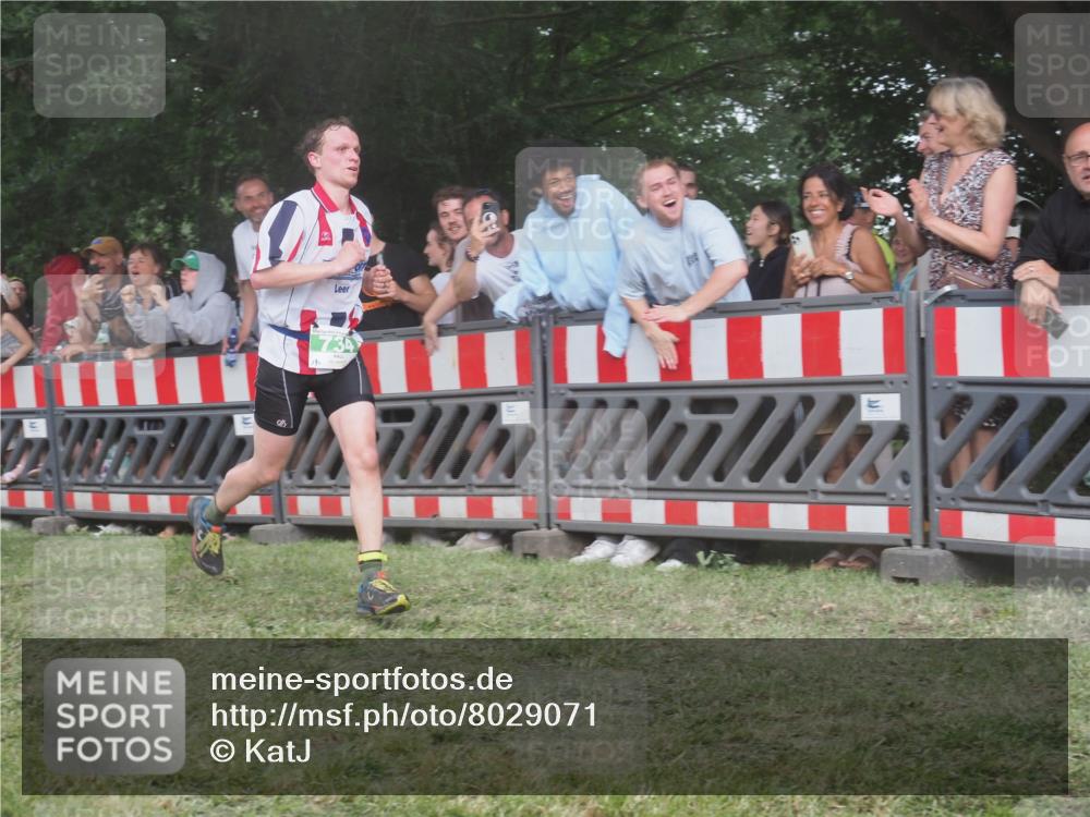 21.06.2025 - 27. Vierlanden-Triathlon KatJ http://msf.ph/oto/8029071 15.06.2025 13:34:01 Ziel 47, 734, 857, 912 meine-sportfotos.de