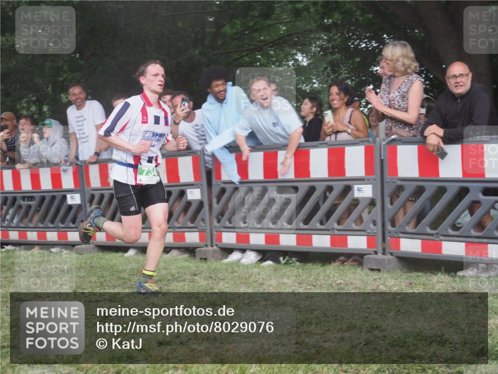 21.06.2025 - 27. Vierlanden-Triathlon KatJ http://msf.ph/oto/8029076 15.06.2025 13:34:01 Ziel 47, 734, 857, 912 meine-sportfotos.de