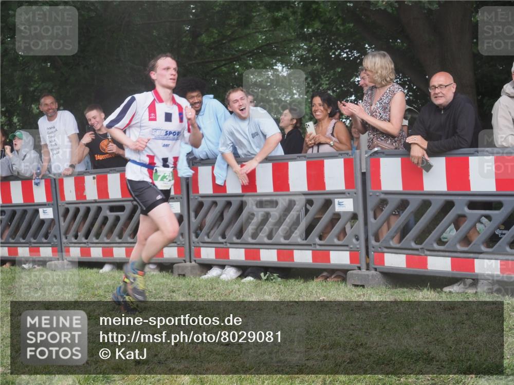 21.06.2025 - 27. Vierlanden-Triathlon KatJ http://msf.ph/oto/8029081 15.06.2025 13:34:01 Ziel 47, 734, 857, 912 meine-sportfotos.de
