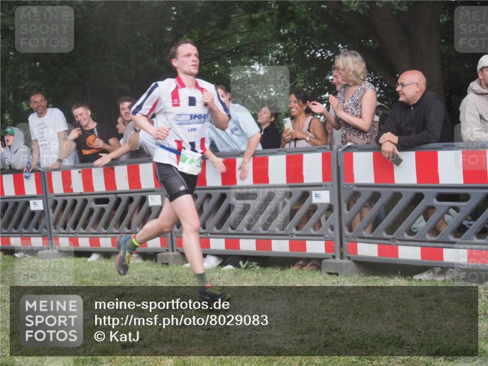 21.06.2025 - 27. Vierlanden-Triathlon KatJ http://msf.ph/oto/8029083 15.06.2025 13:34:02 Ziel 47, 734, 857, 912 meine-sportfotos.de