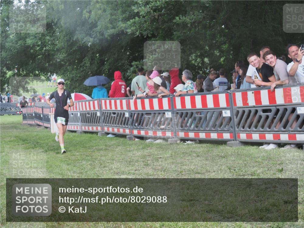 21.06.2025 - 27. Vierlanden-Triathlon KatJ http://msf.ph/oto/8029088 15.06.2025 13:34:08 Ziel 769, 912 meine-sportfotos.de