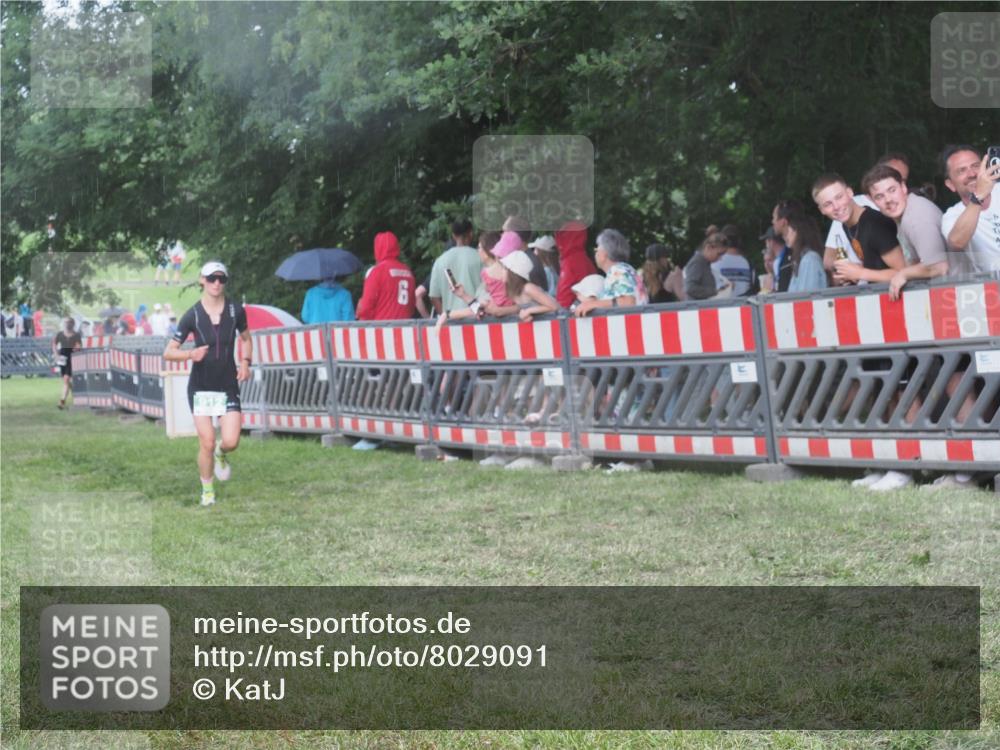 21.06.2025 - 27. Vierlanden-Triathlon KatJ http://msf.ph/oto/8029091 15.06.2025 13:34:08 Ziel 769, 912 meine-sportfotos.de