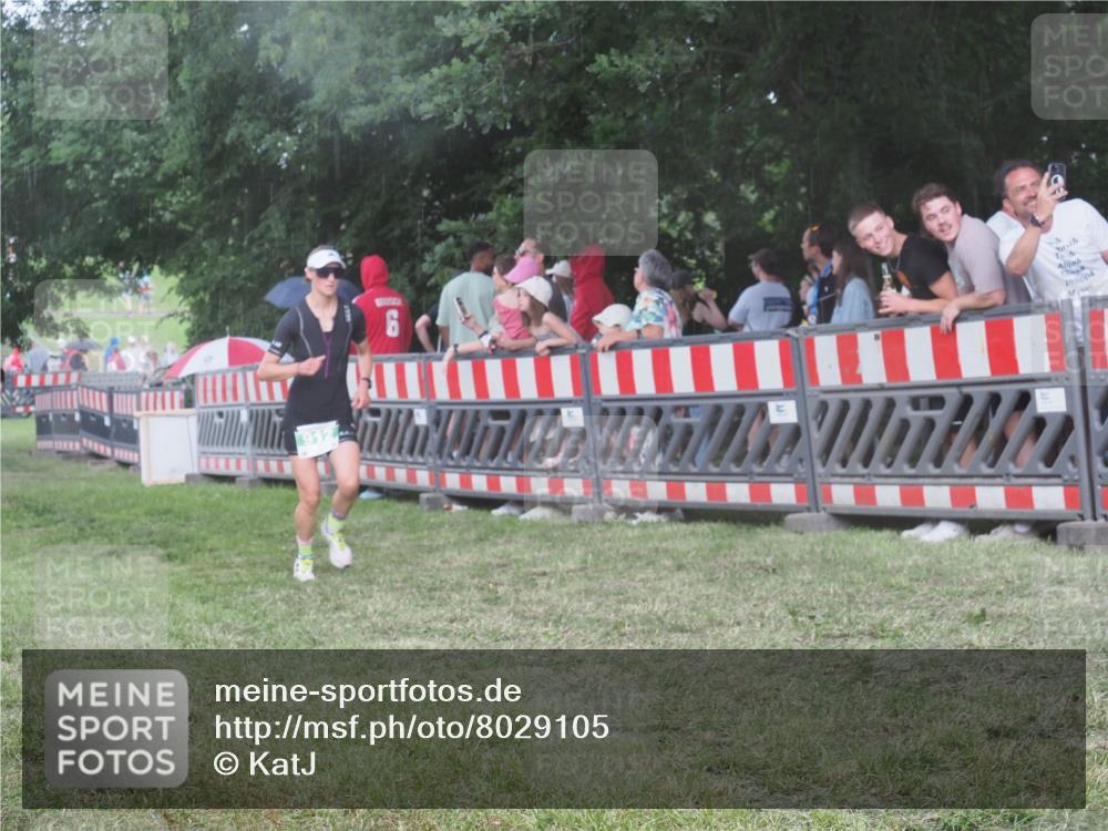 21.06.2025 - 27. Vierlanden-Triathlon KatJ http://msf.ph/oto/8029105 15.06.2025 13:34:09 Ziel 769, 912 meine-sportfotos.de