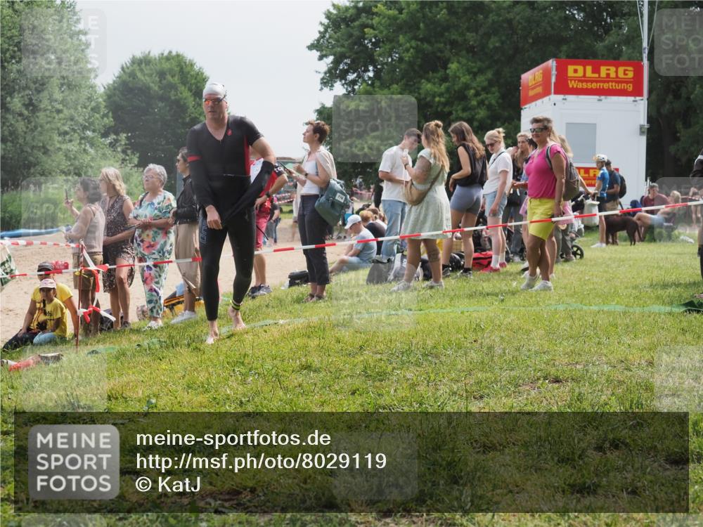 15.06.2025 - 27. Vierlanden-Triathlon KatJ http://msf.ph/oto/8029119 15.06.2025 11:04:24 Schwimmen 658, 763 meine-sportfotos.de