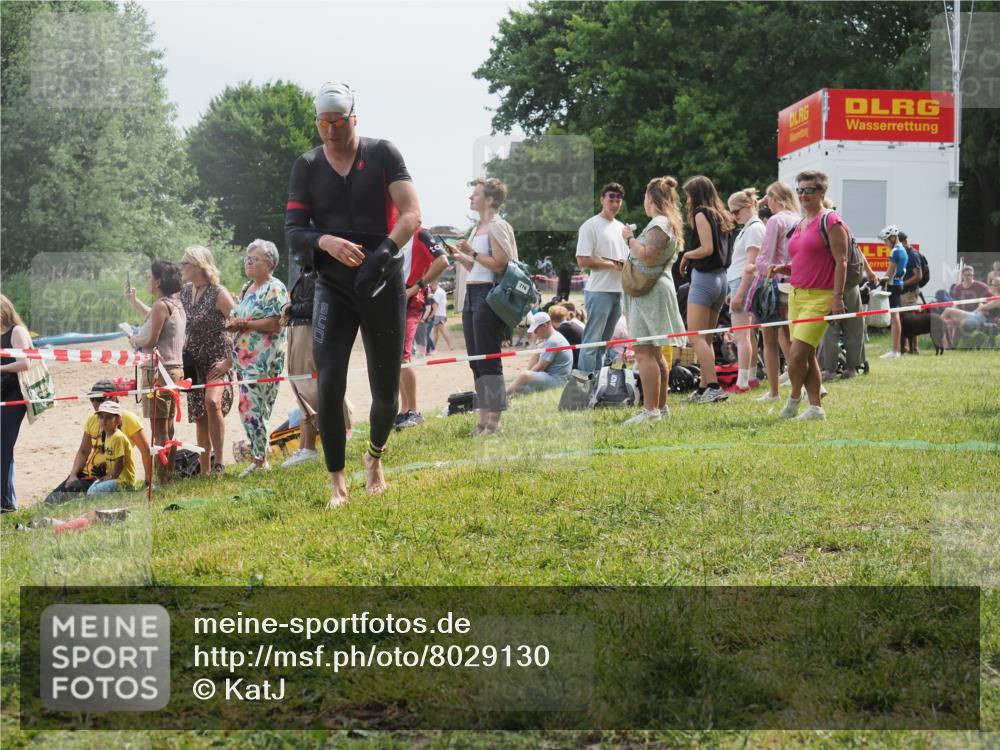 15.06.2025 - 27. Vierlanden-Triathlon KatJ http://msf.ph/oto/8029130 15.06.2025 11:04:25 Schwimmen 658, 763 meine-sportfotos.de