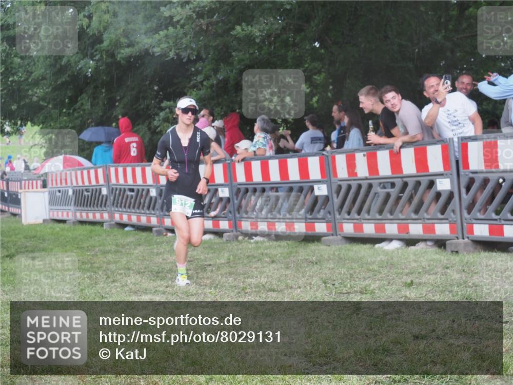 21.06.2025 - 27. Vierlanden-Triathlon KatJ http://msf.ph/oto/8029131 15.06.2025 13:34:10 Ziel 769, 912 meine-sportfotos.de