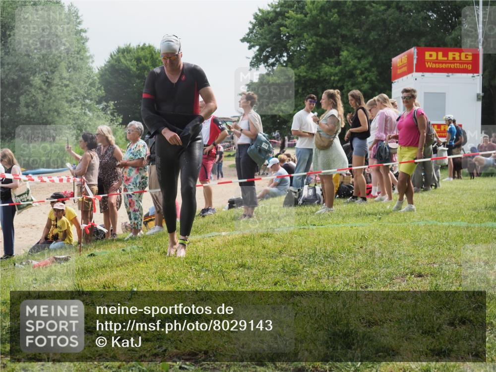 15.06.2025 - 27. Vierlanden-Triathlon KatJ http://msf.ph/oto/8029143 15.06.2025 11:04:25 Schwimmen 658, 763 meine-sportfotos.de