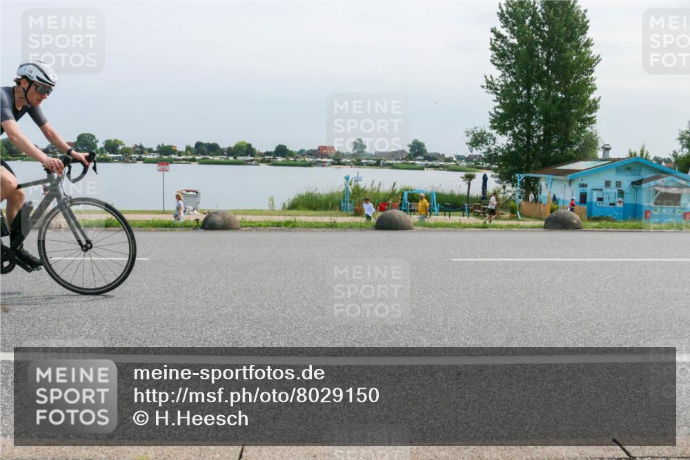 15.06.2025 - 27. Vierlanden-Triathlon H.Heesch http://msf.ph/oto/8029150 15.06.2025 11:26:18 Radfahren 18, 798, 881, 911, 978 meine-sportfotos.de