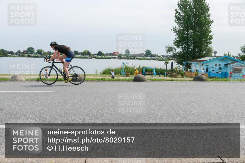15.06.2025 - 27. Vierlanden-Triathlon H.Heesch http://msf.ph/oto/8029157 15.06.2025 11:26:20 Radfahren 18, 881, 911, 945, 978 meine-sportfotos.de