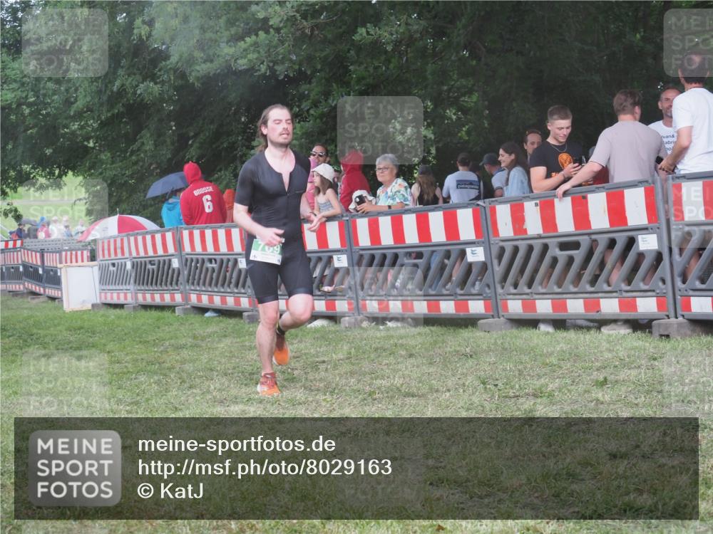 21.06.2025 - 27. Vierlanden-Triathlon KatJ http://msf.ph/oto/8029163 15.06.2025 13:34:17 Ziel 769 meine-sportfotos.de