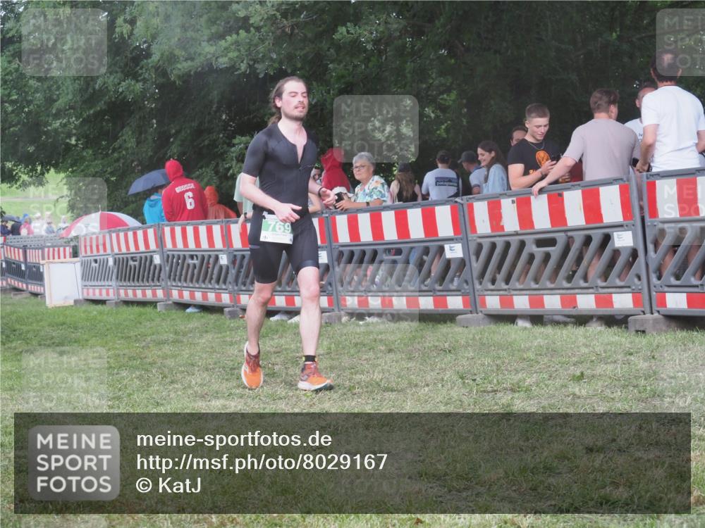 21.06.2025 - 27. Vierlanden-Triathlon KatJ http://msf.ph/oto/8029167 15.06.2025 13:34:17 Ziel 769 meine-sportfotos.de