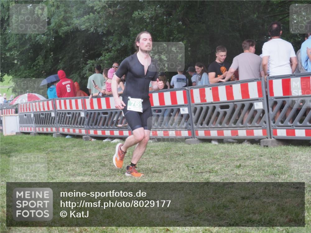 21.06.2025 - 27. Vierlanden-Triathlon KatJ http://msf.ph/oto/8029177 15.06.2025 13:34:18 Ziel 769 meine-sportfotos.de