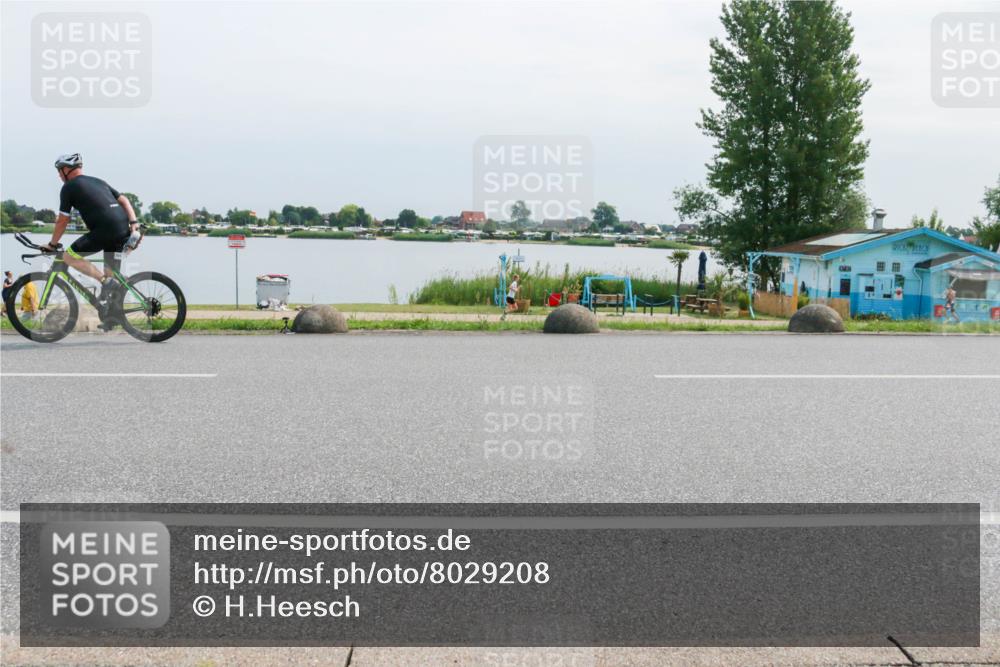15.06.2025 - 27. Vierlanden-Triathlon H.Heesch http://msf.ph/oto/8029208 15.06.2025 11:26:31 Radfahren 151, 229 meine-sportfotos.de