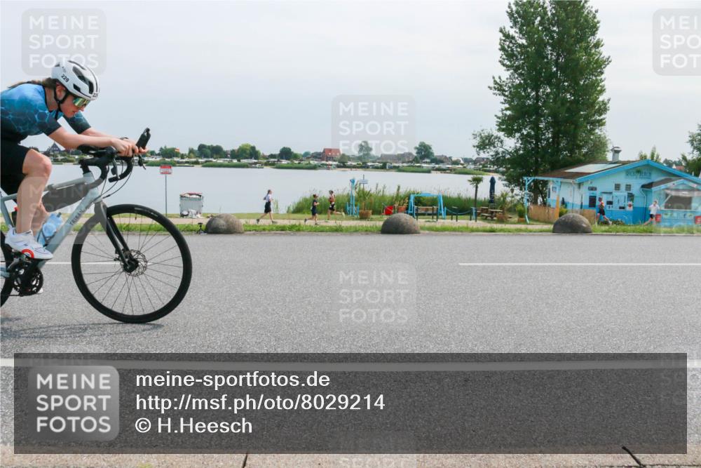 15.06.2025 - 27. Vierlanden-Triathlon H.Heesch http://msf.ph/oto/8029214 15.06.2025 11:26:36 Radfahren 151, 229 meine-sportfotos.de