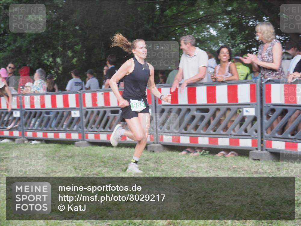 21.06.2025 - 27. Vierlanden-Triathlon KatJ http://msf.ph/oto/8029217 15.06.2025 13:34:36 Ziel 804, 965 meine-sportfotos.de