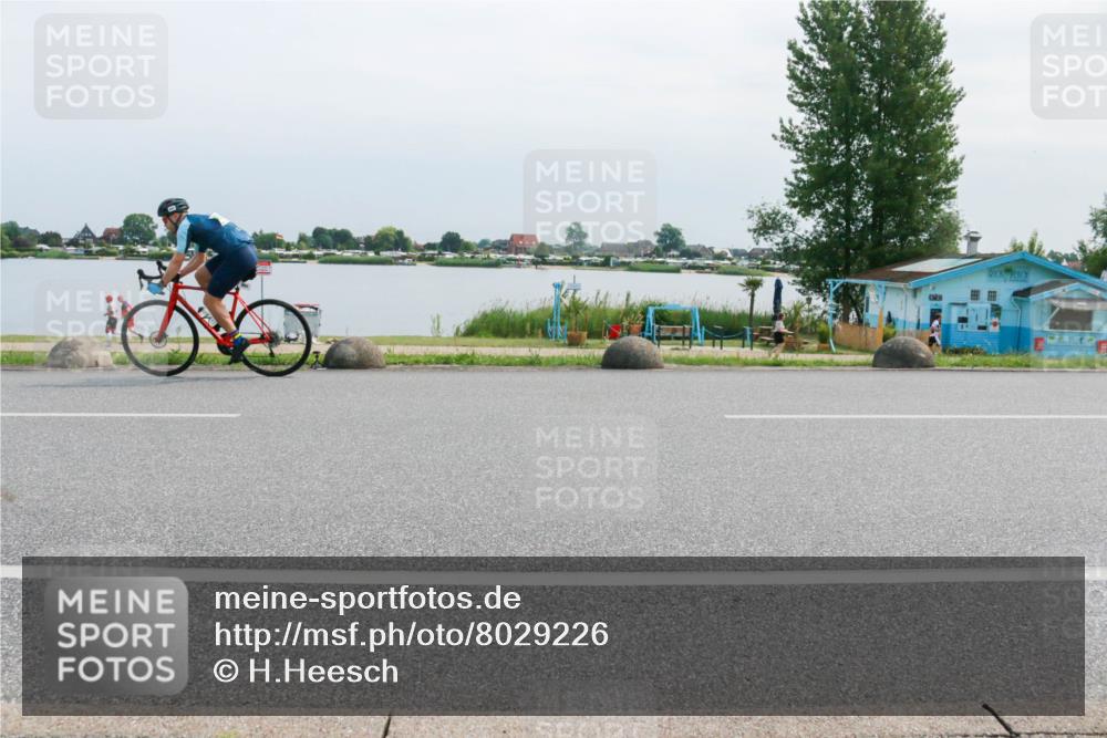 15.06.2025 - 27. Vierlanden-Triathlon H.Heesch http://msf.ph/oto/8029226 15.06.2025 11:27:00 Radfahren 964 meine-sportfotos.de