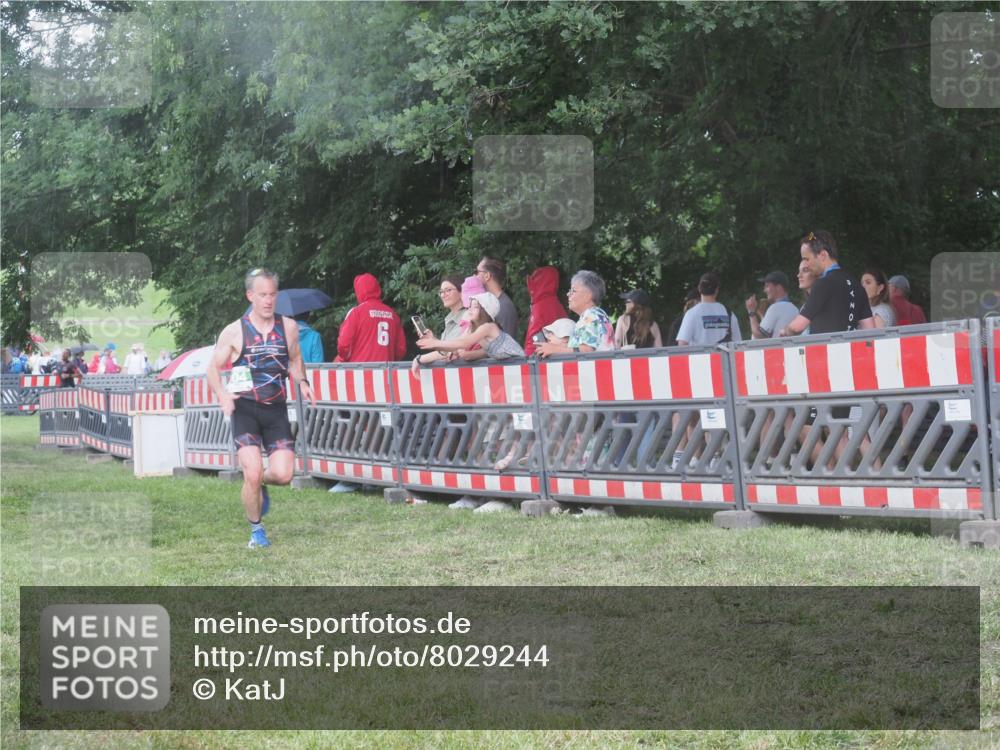 21.06.2025 - 27. Vierlanden-Triathlon KatJ http://msf.ph/oto/8029244 15.06.2025 13:34:42 Ziel 804, 967 meine-sportfotos.de