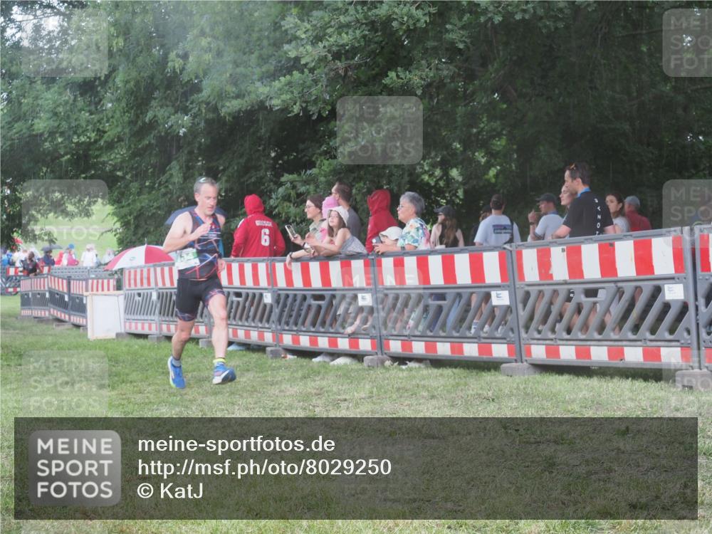 21.06.2025 - 27. Vierlanden-Triathlon KatJ http://msf.ph/oto/8029250 15.06.2025 13:34:43 Ziel 804, 967 meine-sportfotos.de