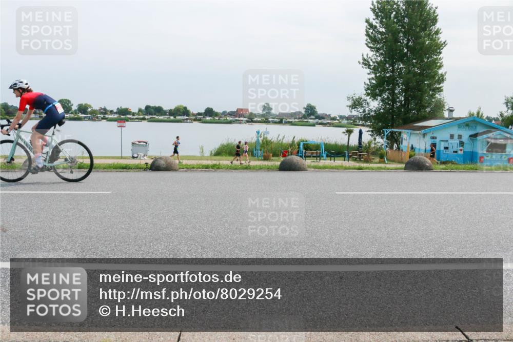 15.06.2025 - 27. Vierlanden-Triathlon H.Heesch http://msf.ph/oto/8029254 15.06.2025 11:27:06 Radfahren 205, 908, 912, 964 meine-sportfotos.de